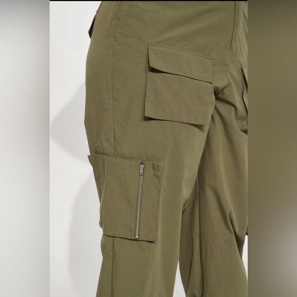 Fashion Nova - Cargo Pants - Plus Size - Picture 4 of 4